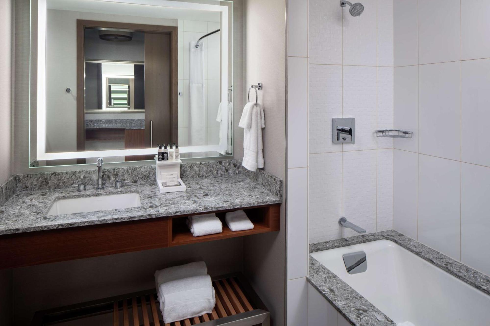 Hilton Rochester Mayo Clinic Area Екстер'єр фото
